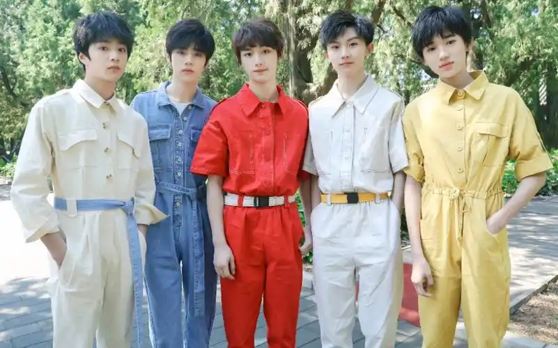 【台风少年团】 - 出道"tyt.v5.con"演唱会