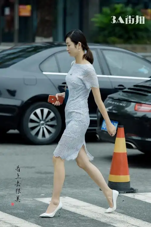 白皙的美女更显性感妩媚 - 3a街拍 - 街拍购 - powered by discuz!