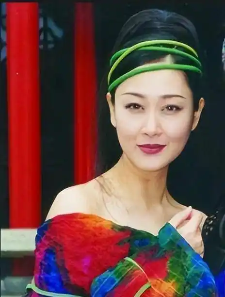 惊闻《白发魔女》中小蝴蝶扮演者欢欢(于佳卉)之死,感悟一场_因为_一