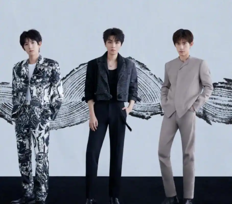 新鲜的tfboys三人合体排练照!