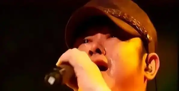 刀郎离婚30年,前妻含泪自述:现在的他住豪宅,我却一无所有