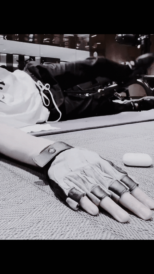 刘宇宁黑白健身动感vlog