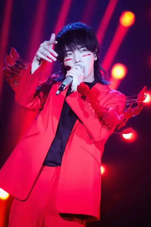 华晨宇极致演绎七重人格成功摘得歌手当打之年歌王桂冠