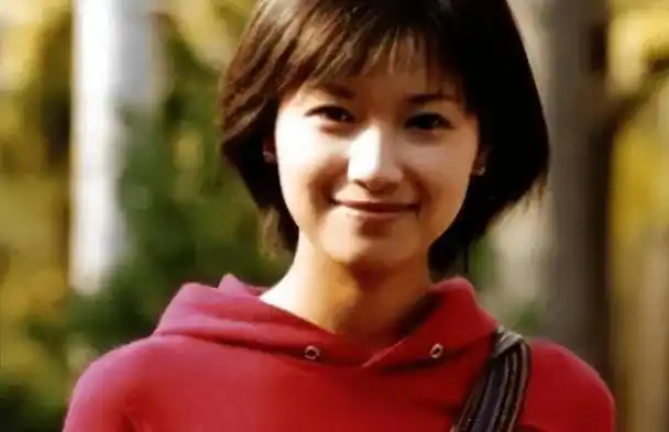 回顾49岁徐静蕾近况曝光:晒高端泳池照,定居美国6年,已吃成胖美人