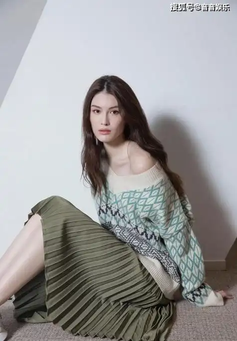 维密超模何穗:长腿走秀,美得令人窒息!_时尚_世界_气质