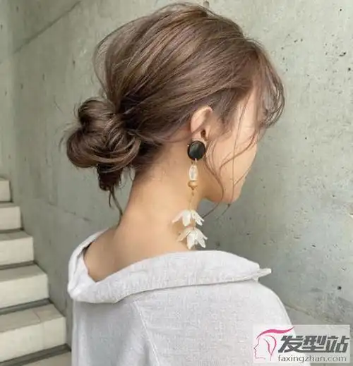 简单甜美丸子头扎发推荐手残也能扎出好看丸子头发型