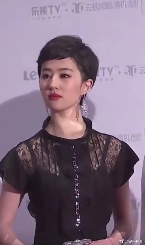短发的刘亦菲#好好看,俏皮可爱的茜茜,什么发型都可以轻松驾驭,门女
