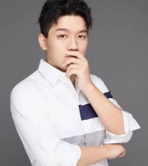 小时候的大眼萌娃,长大后越来越油腻,尤浩然究竟经历了什么