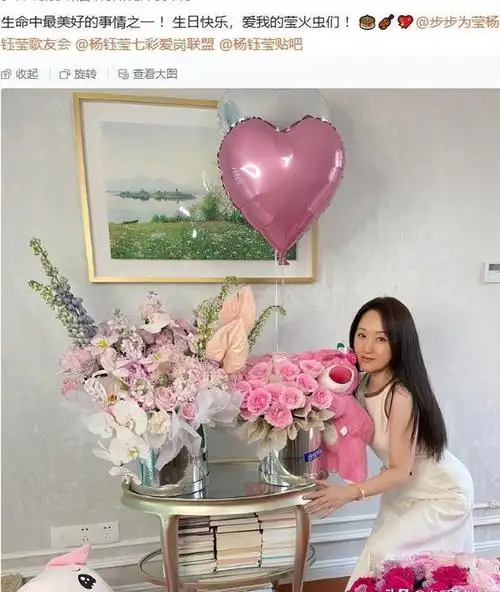 52岁杨钰莹被怀疑怀孕走路时差点摔倒助理吓得赶紧搀扶着