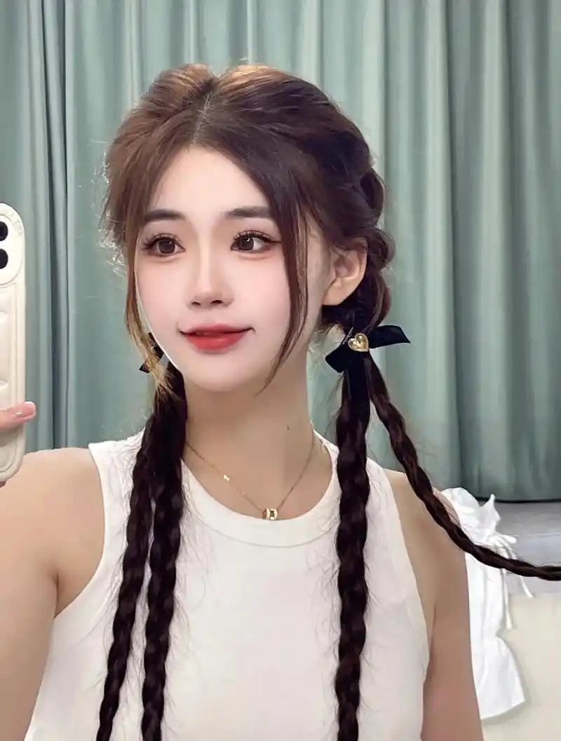 方圆脸姐妹一定要试这个蓬松编发超显脸小,95侧面纹路也很好看 - 抖