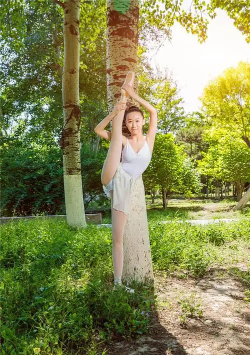 一字马女生 不秀一下就浑身难受