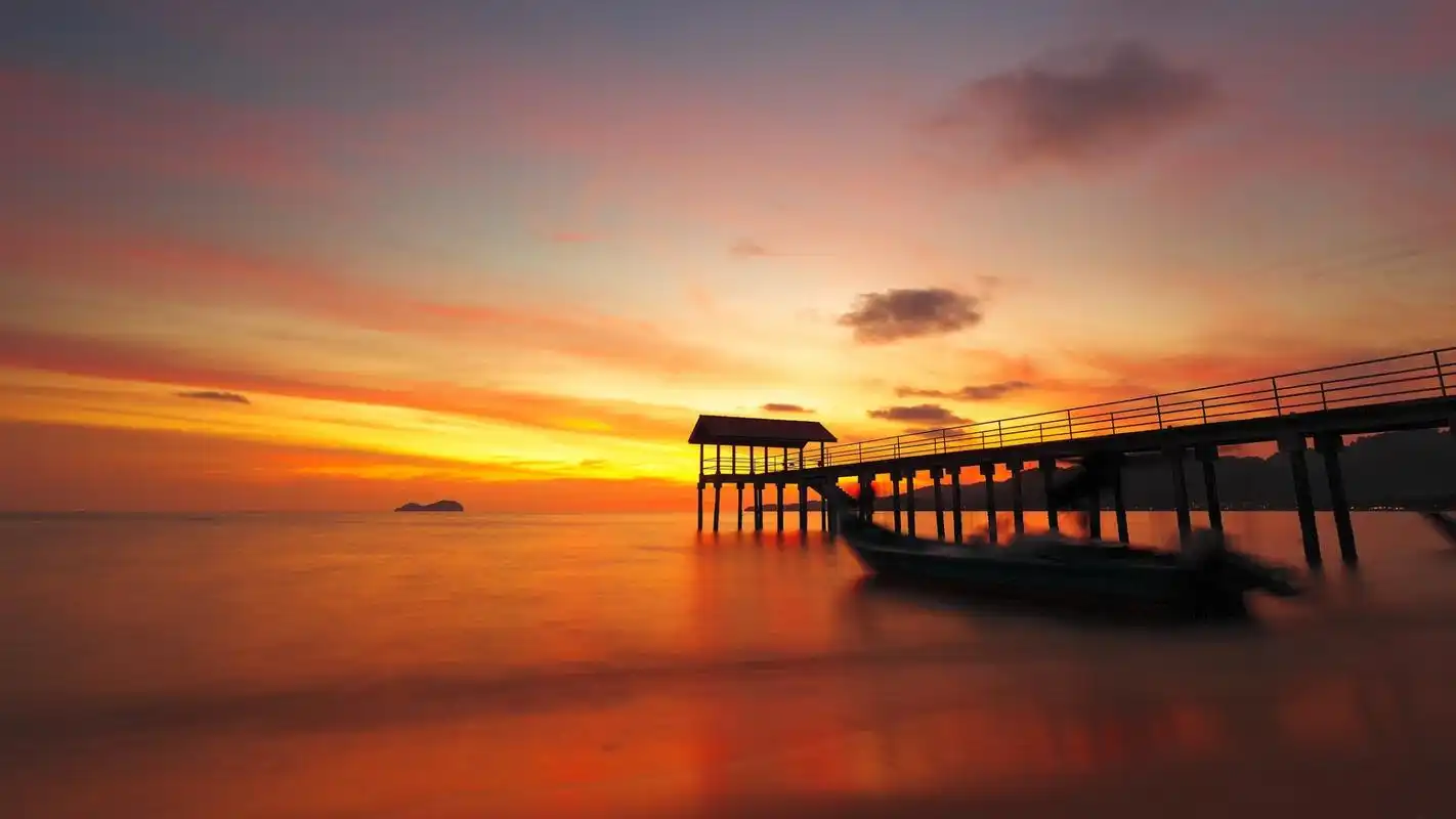 黄昏下的大海壁纸