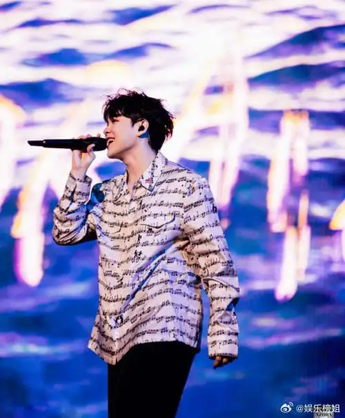 尤长靖说昨天好开心我到北京啦#特种兵式赶行程呀,昨晚的舞台真的是