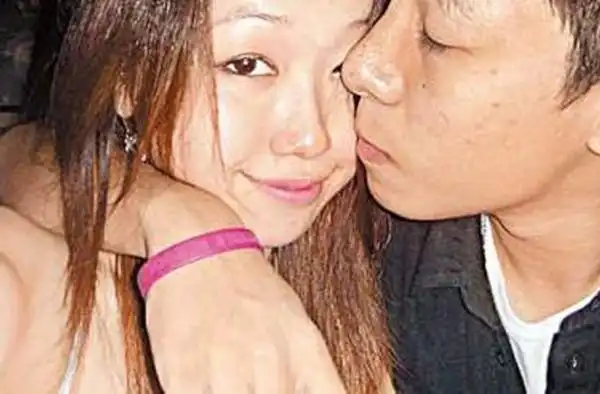 郭晶晶小叔子霍启仁劈腿致24岁女友跳楼自杀图