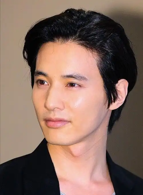 43岁帅气依旧像少年,气质儒雅长腿吸睛(韩国演员元彬资料) - 冷求网