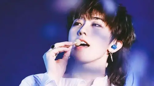 34m上传时间:2020-06-16壁纸标签:明星蔡徐坤坤坤明星风尚壁纸封面图