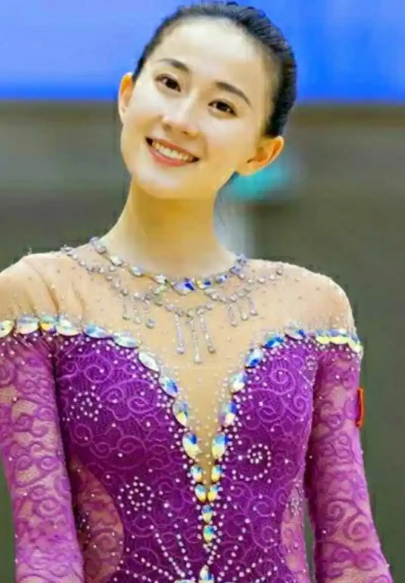 张豆豆出生于1992年,她从小就展现出了出色的艺术体操天赋.