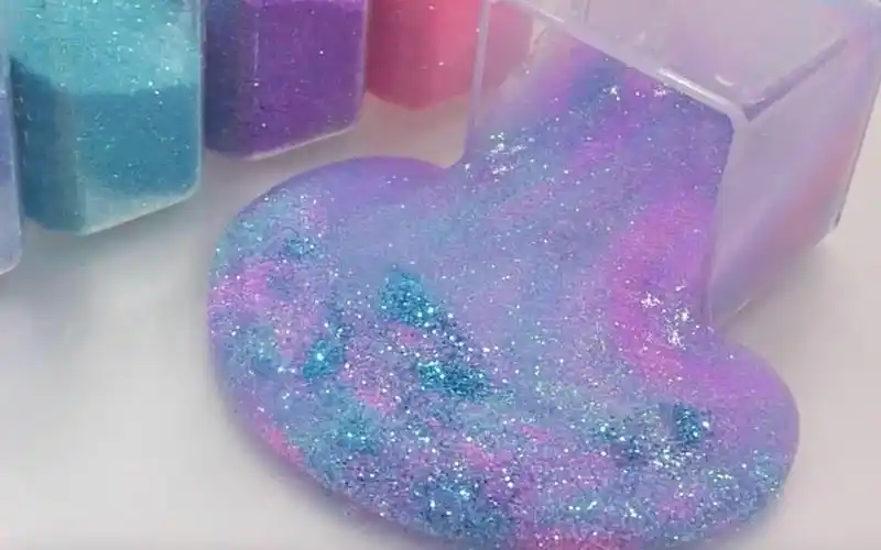 网红玩具史莱姆水晶泥有毒千万别玩了更不能给您的孩子玩