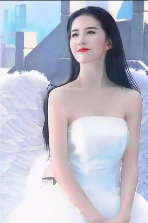 刘亦菲早期天使翅膀造型