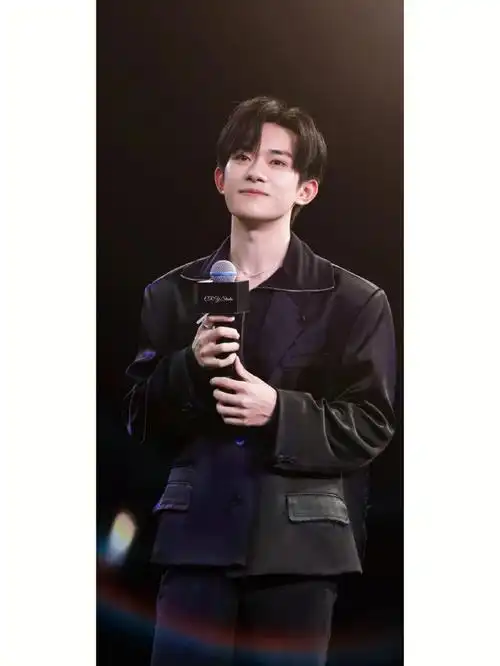 易烊千玺70清扬