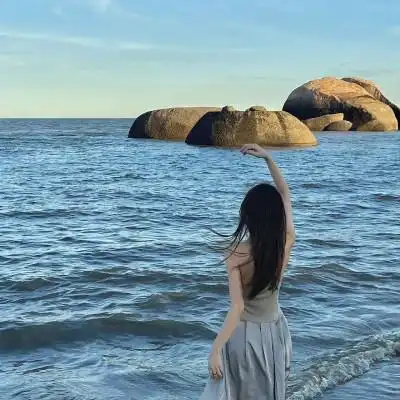 女生海边背影头像唯美