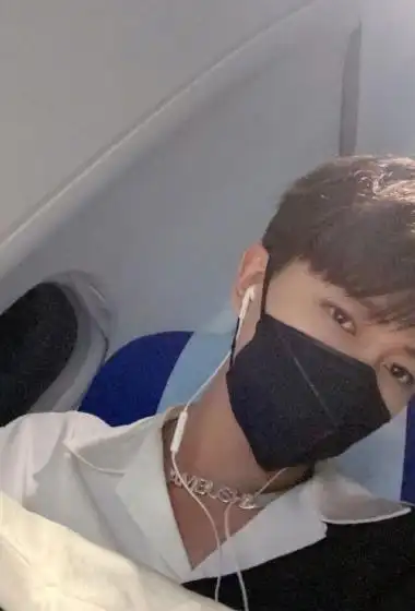 任嘉伦口罩私服自拍照图片49