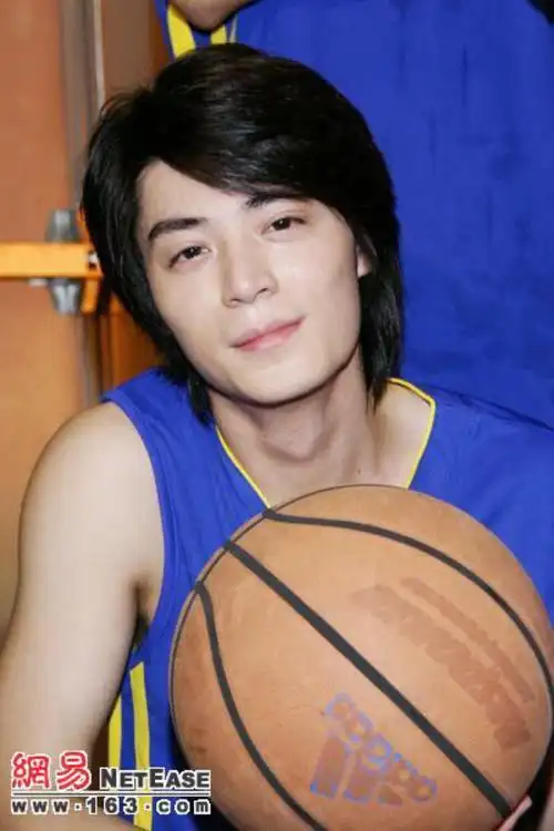 霍建华 篮球队员 2004.12.23 hit fm首次举办的hito擂台赛明星运动会