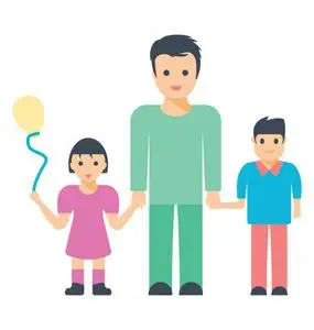 一个父亲牵着孩子的手和女儿手里拿着一个气球, 家庭出游的概念照片