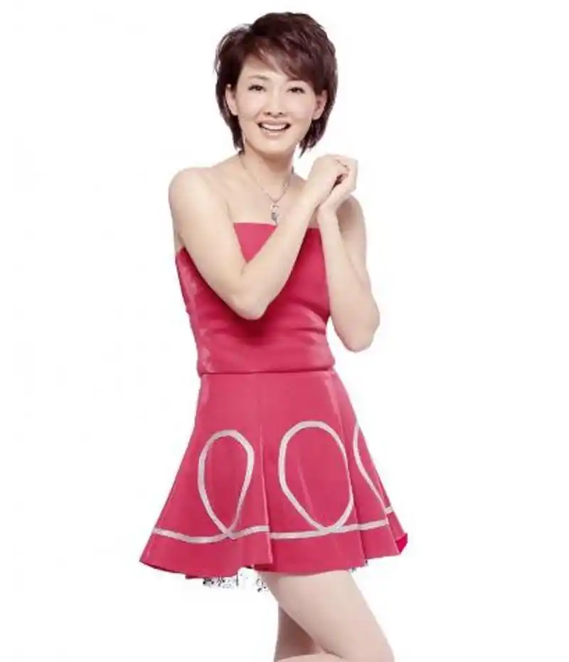 牛莉:她从影前是名出色的运动员,12岁获得全国第一届女子花样游泳团体