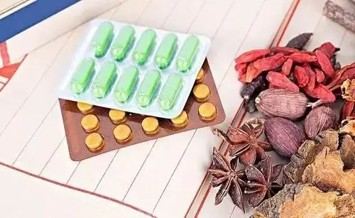 但是,中西药联使用有讲究,有些还存在禁忌,比如:中药的酒剂,醑剂禁与