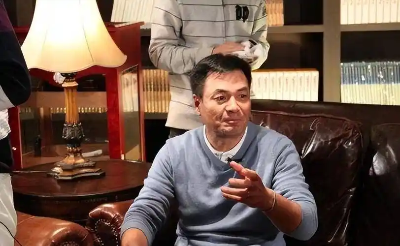 老戏骨尤勇:和前妻分手33年,娶小10岁沈蓉,60岁无儿无女也幸福_刘晓春