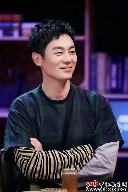 朱亚文心动露姨夫笑被好友拉做情感顾问