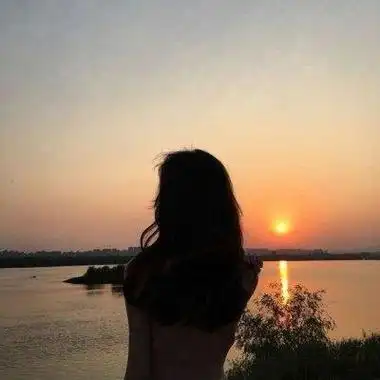 两人背影比心情侣头像