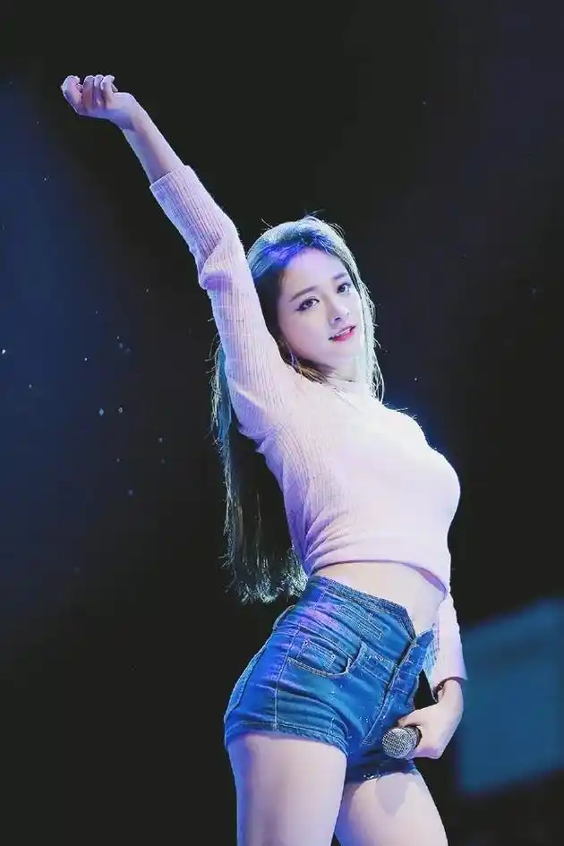 练习生首迎女导师程潇周洁琼担任舞蹈导师