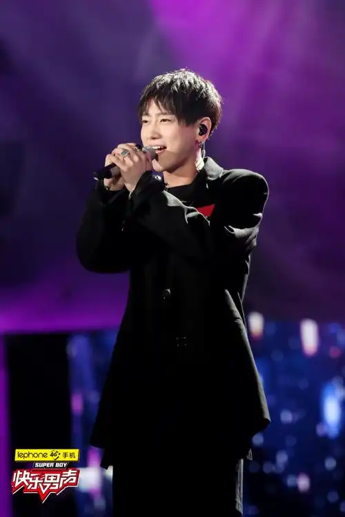 比赛结果几乎是毫无悬念:人气一路领先的魏巡成为本届快乐男声总冠军