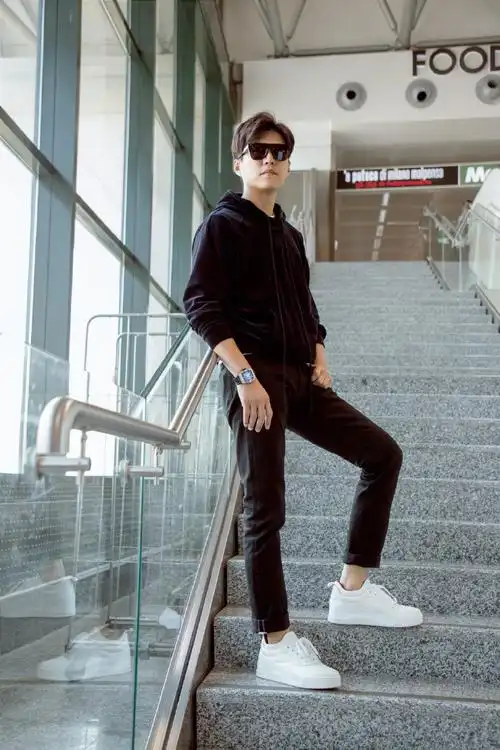 岽游记##靳东米兰时装周##靳东#潇洒飘逸,此间少年,款款而来.