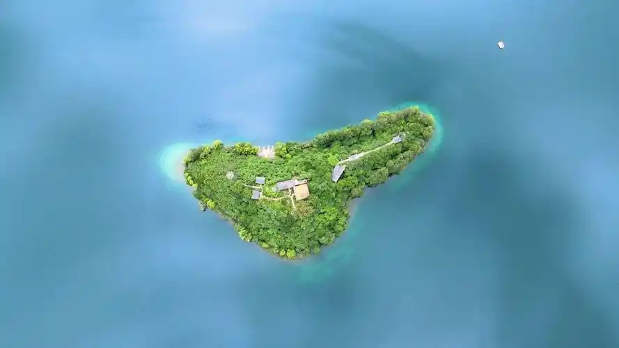 4k航拍湖心小岛世外桃源