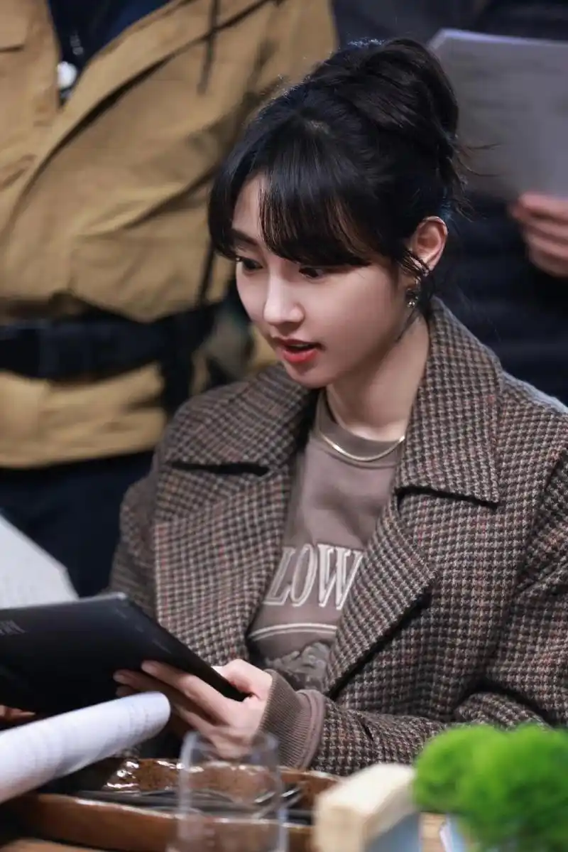 曾经历离婚和一指弹事件的白百合,声誉一度受损.