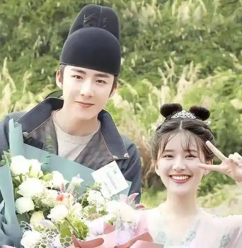 赵露思刘宇宁恋情曝光女方约闺蜜薛佳凝聚餐男方被拍到同场