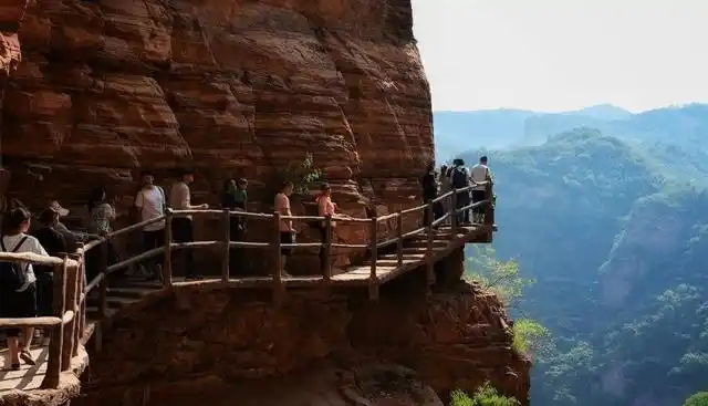 在烟雾中,看到了邢台大峡谷水流和时间的痕迹.