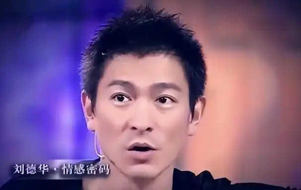 取艺名挺正常,这几位明星连姓都变了,女主持说换姓让老爸伤心