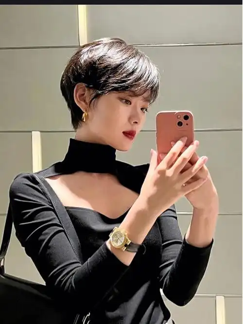 女生超短发独有的明艳贵气感