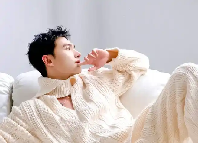 杨洋时尚芭莎十一月刊封面##杨洋冬日惬然芭莎大片