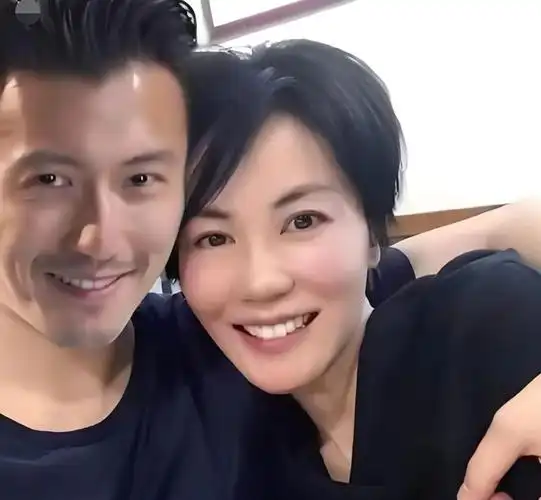 王菲谢霆锋游完日本合体返京,二次复合十年后,爱情依然在