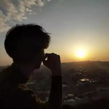 微信男生背影头像伤感颓废 不适合这个词得有多遗憾分享!