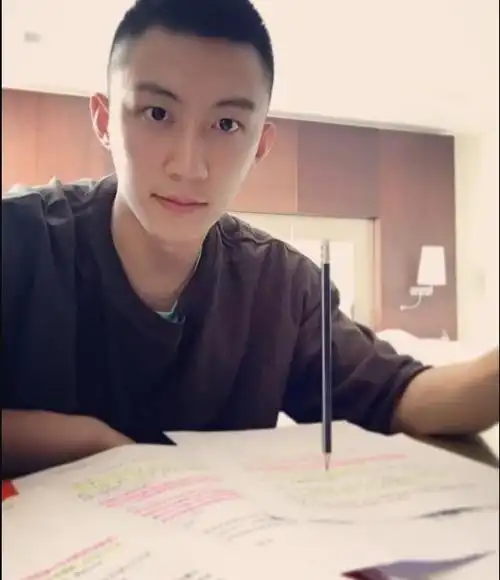 黄景瑜一出道就有好成绩 这次新片上映 成绩能否超越红海行动