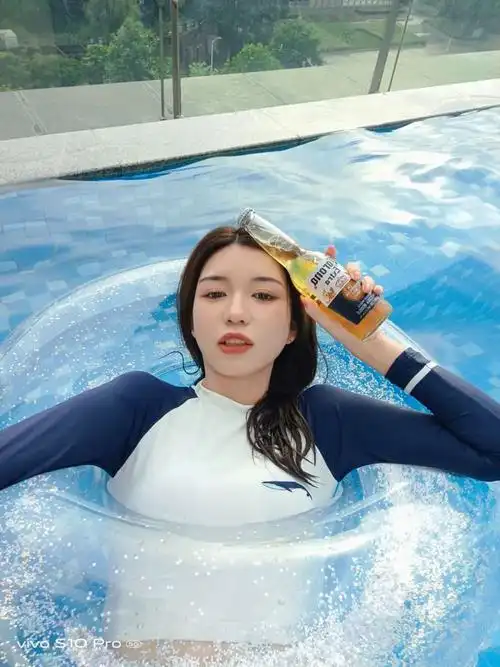游泳清凉自拍
