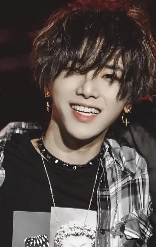 华晨宇带宝宝玩评论变成大型认亲现场,华晨宇也到被催婚的年纪了