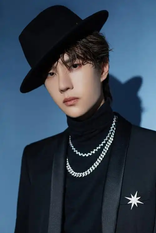 王一博酷帅养眼写真图片36