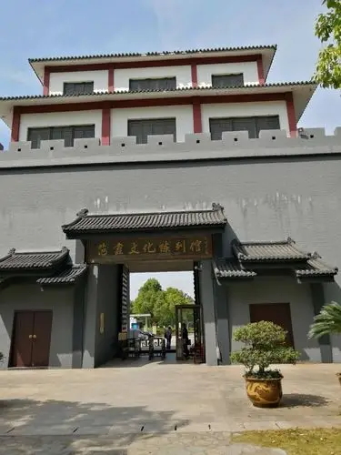 即日下午游览范蠡西施洞后,赏心漫步在竹海翠谷的玻璃栈道上,尽享山风